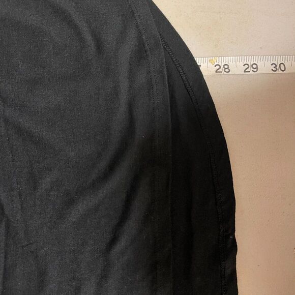 FriendsβNYC Skyline Christmas Lights T-Shirt | XL | Black & Festive πβ¨ - Picture 5 of 6